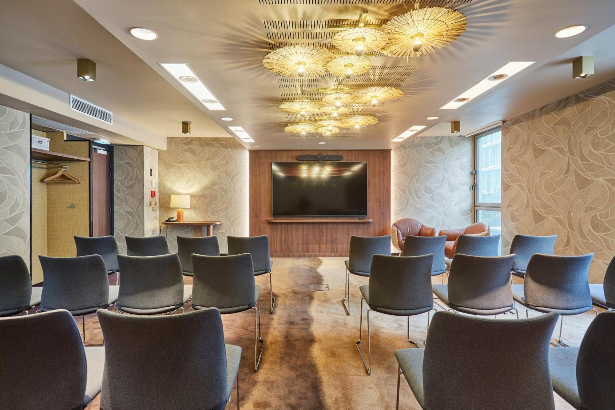Voco Paris - Porte De Clichy By Ihg Exterior photo
